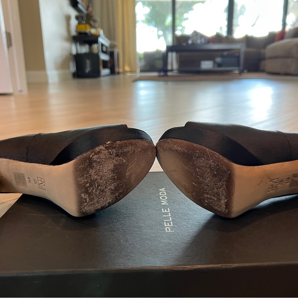PELLE MODA HEEL- worn once! - Picture 4 of 4
